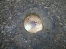 基準点の釘の写真 基準点の釘の写真